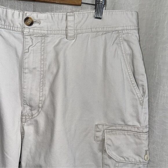 IZOD 40 x 10” Inseam Ivory Light Cream Cotton Cargo Shorts - Picture 5 of 11